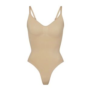 NEW- SEAMLESS SCULPT
THONG BODYSUIT